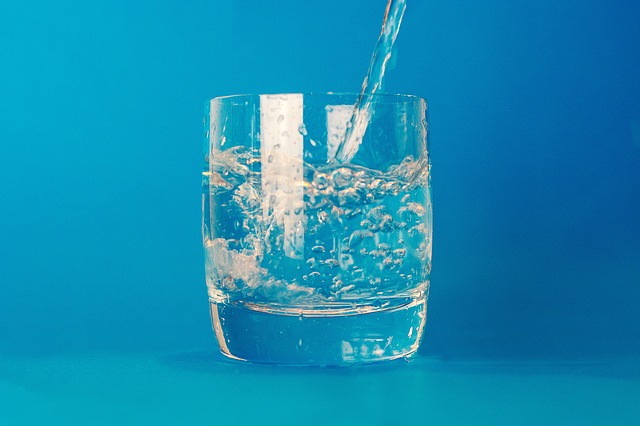 Overweight and obese people should drink more water Overweight and obese people should drink more water