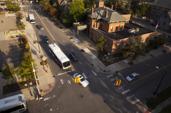 ‘Air traffic control’ for driverless cars could speed up deployment