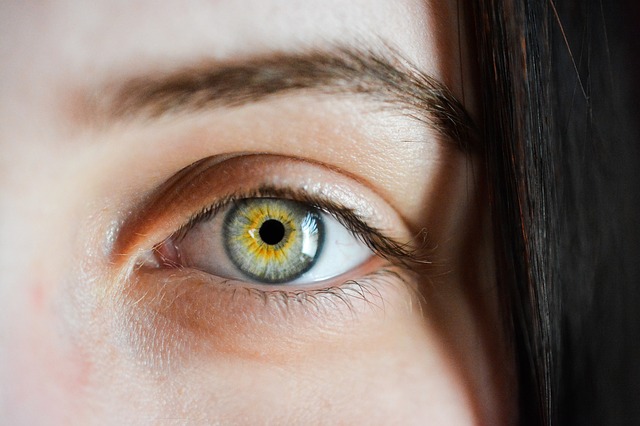 Your eyes could signal blood vessel disease in your legs