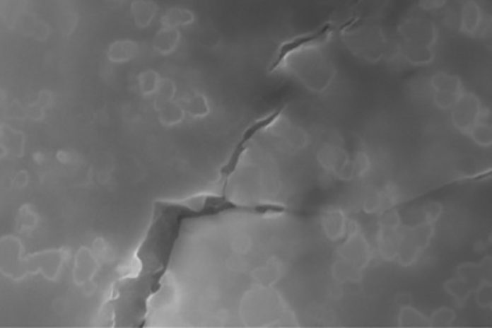 Scientists make five times tougher glass with nanoparticles