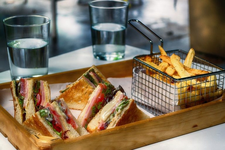 Fastfood shops on your way to work may contribute to obesity