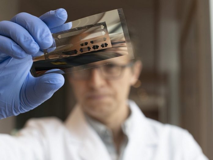 Scientists create greener and cheaper way to make patterned metals for solar cells