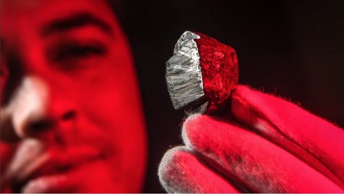 Scientists discover a new mineral buried inside meteorite
