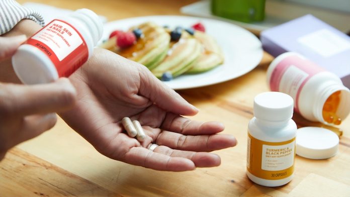 This popular vitamin supplement may damage your eyes