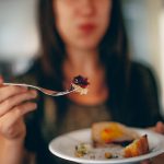 This common mistake may lead to overeating and weight gain