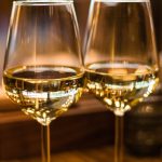 Moderate alcohol drinking may protect your brain, this study shows