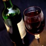 Drinking wine may help prevent this eye problem