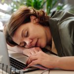 Lack of sleep in middle age may increase dementia risk