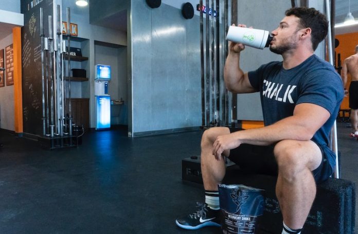 Drinking electrolytes, not water, may help reduce muscle pain