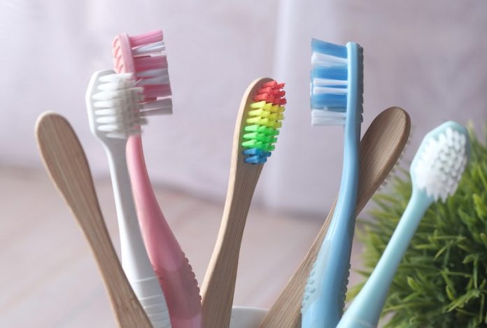 How to choose a toothbrush and when to throw it out