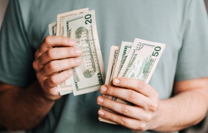 Giving away money to unknown people could signal dementia, Alzheimer’s disease