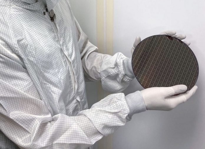 Scientists install brains on solar-powered microrobots