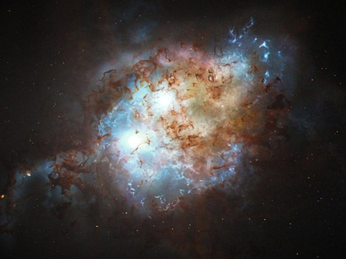 Scientists find double quasar in early universe