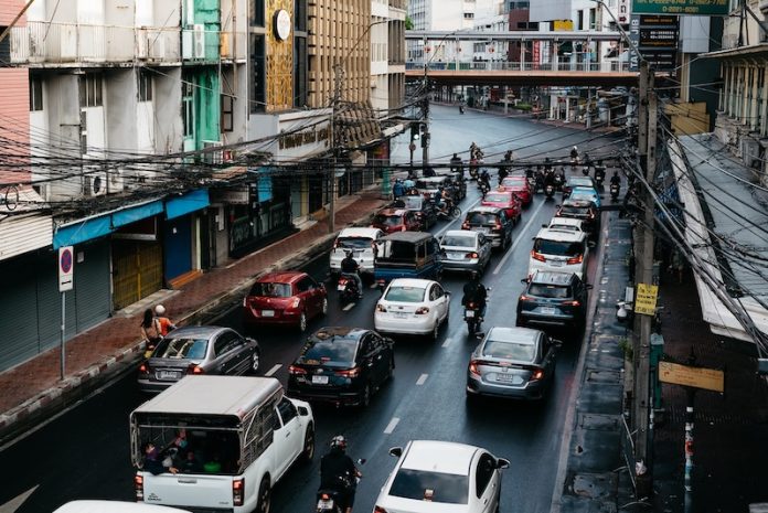 Rush-hour traffic air raises blood pressure, study finds