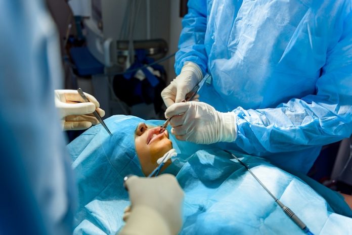 1 in 8 people get chronic pain after cosmetic surgery