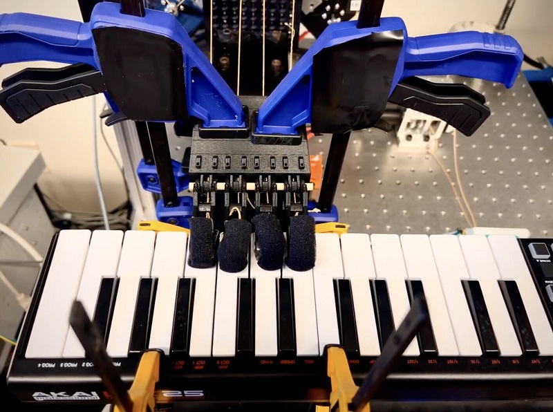 knowridge.com - Knowridge - This robot learned to play piano by ear in just two minutes