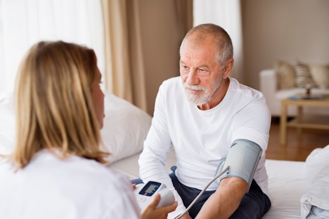 00-blood_pressure_decline_later_life