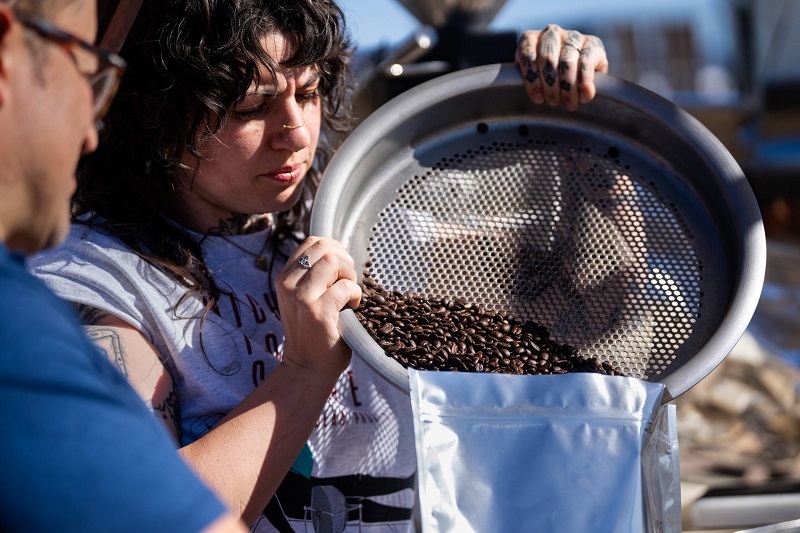 knowridge.com - Knowridge - Scientists Use Sun-Heated Rocks to Roast Coffee Without Natural Gas