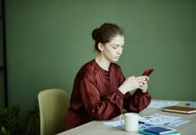2.5 Hours of Social Media Use Strongly Linked to Depression